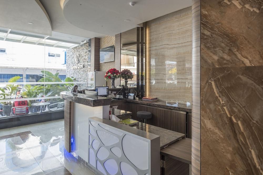 Hotel Grand Citra Makassar Bagian luar foto