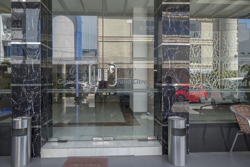 Hotel Grand Citra Makassar Bagian luar foto